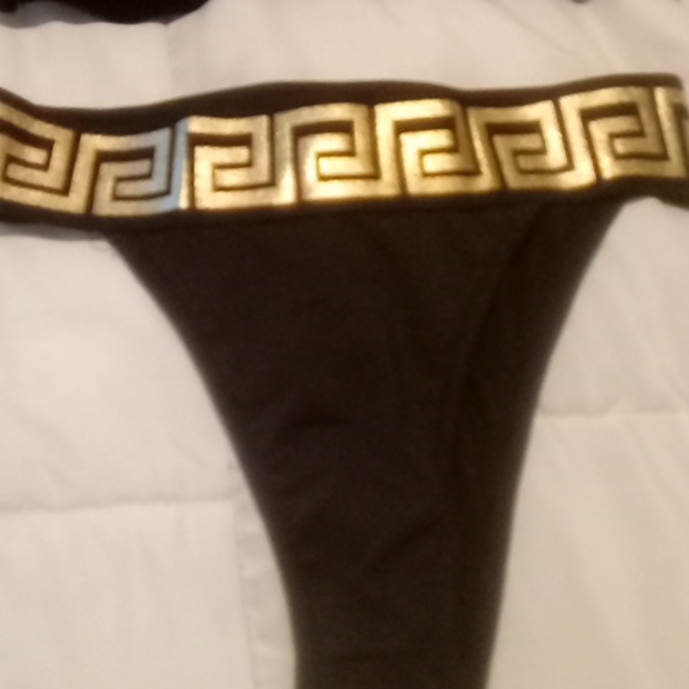 Clothes - Picture 3 of 4